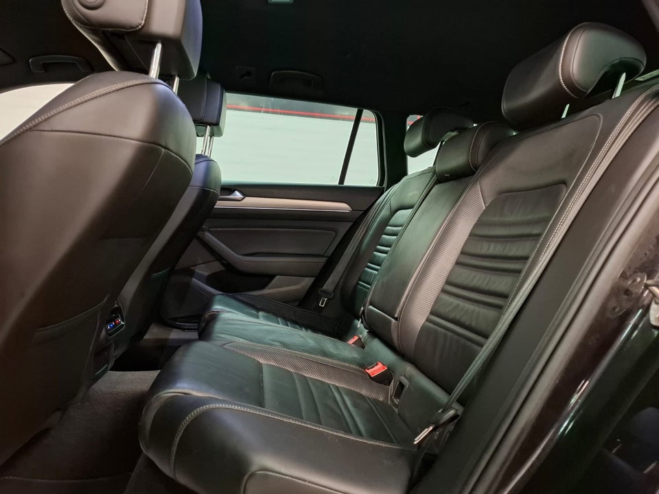 VW Passat 2,0 TDi 240 R-line Variant DSG 4Motion 5d