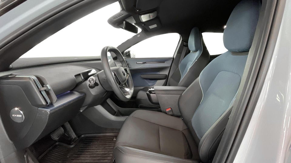Volvo EX30 Extended Range Plus 5d