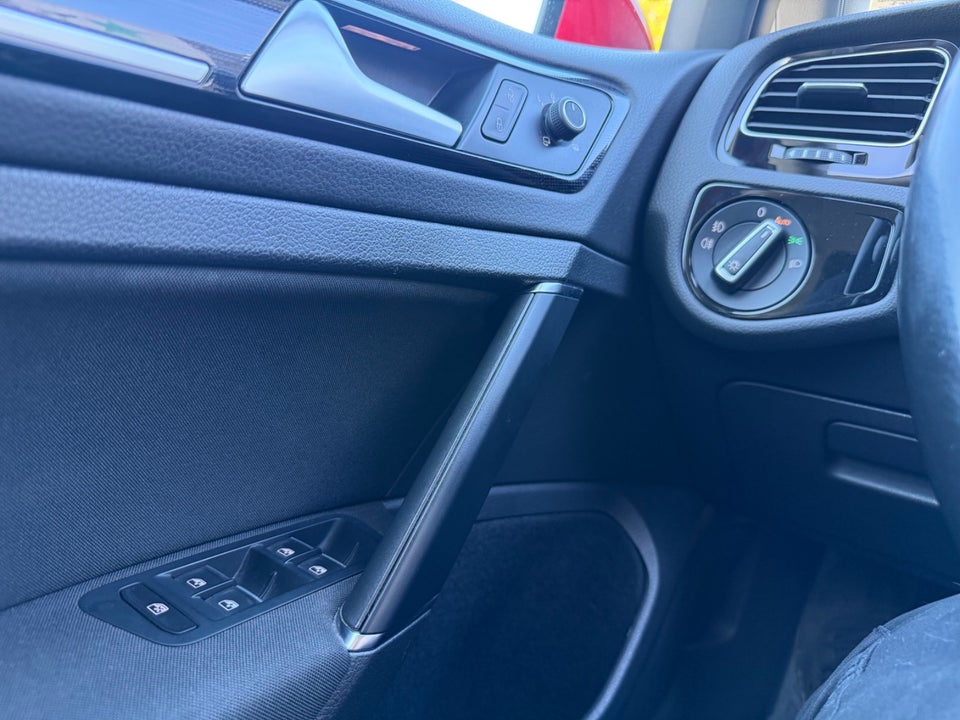 VW Golf VII 2,0 TDi 150 Highline Variant DSG 5d