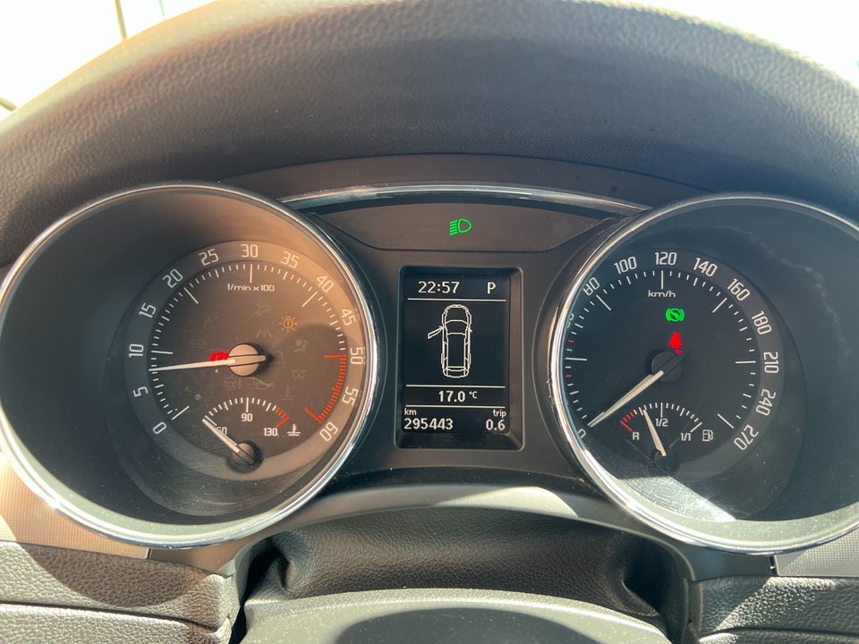 Skoda Superb 2,0 TDi 140 Elegance Combi DSG 5d