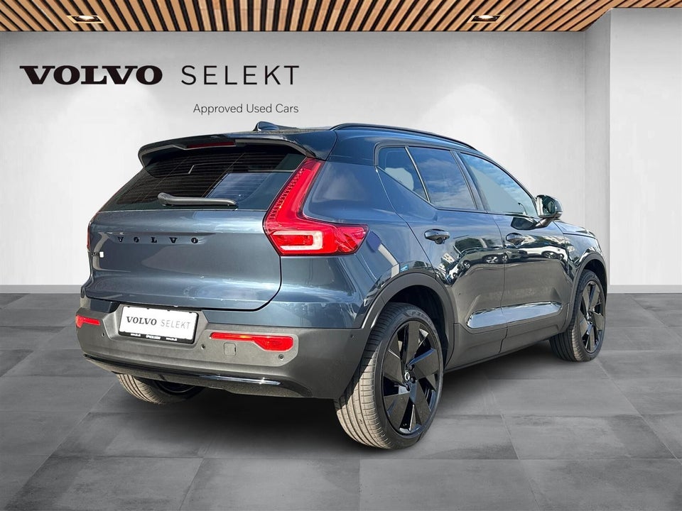 Volvo EX40 Extended Range Black Edition 5d