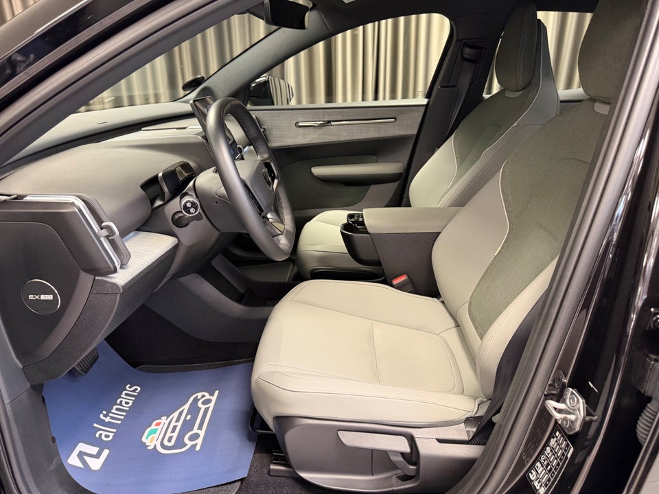 Volvo EX30 Extended Range Plus 5d