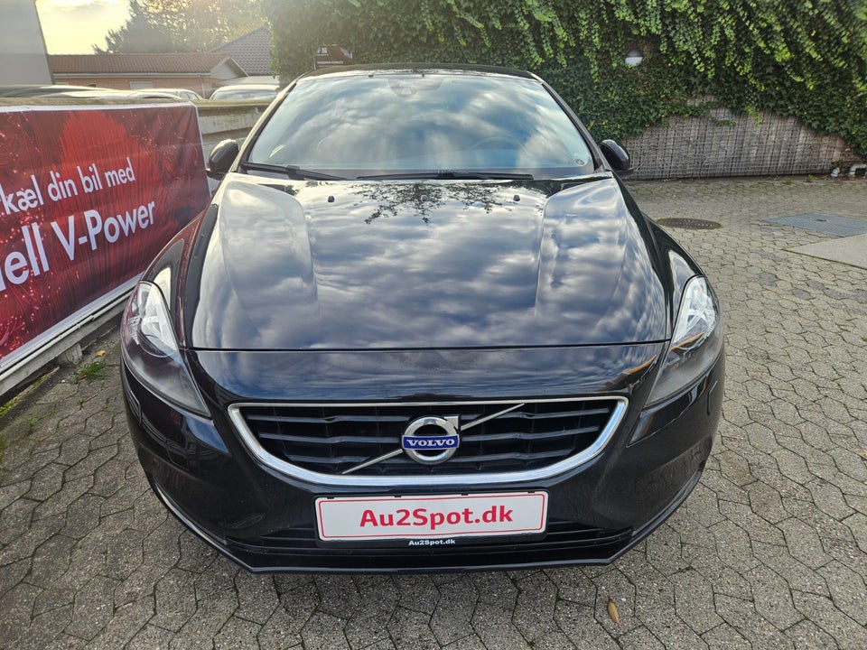 Volvo V40 1,6 D2 115 Momentum Drive-E 5d