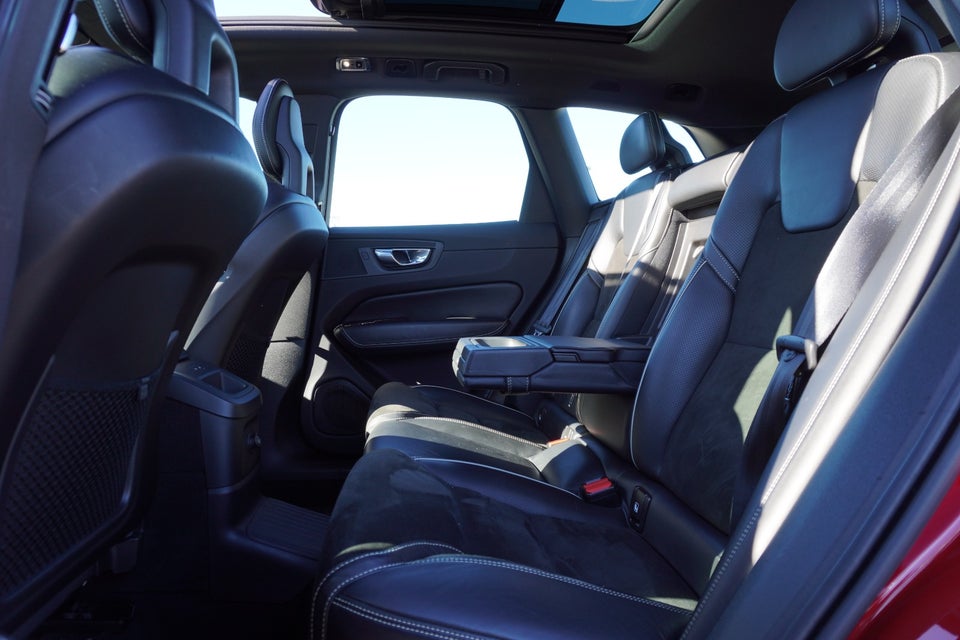 Volvo XC60 2,0 T8 407 R-Design aut. AWD 5d