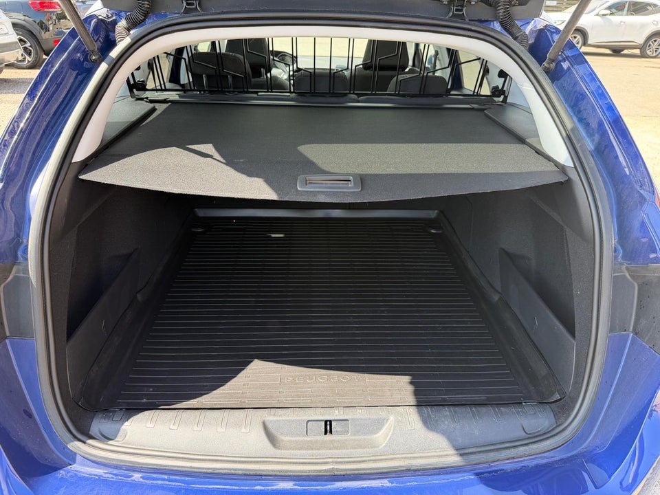 Peugeot 308 1,2 PureTech 130 Selection Sky 5d