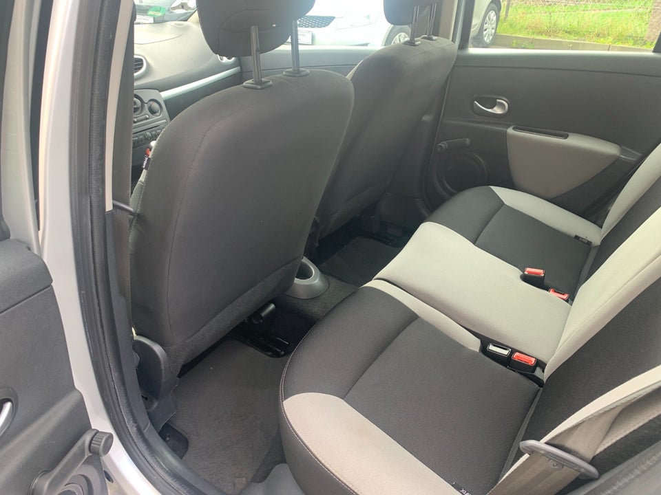Renault Clio III 1,2 16V Authentique Sport Tourer 5d