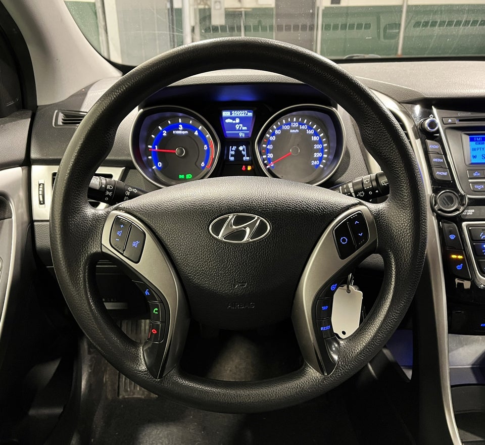 Hyundai i30 1,6 CRDi 110 Comfort CW Eco 5d