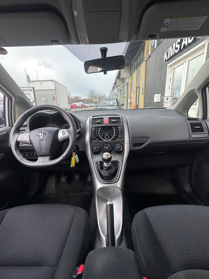 Toyota Auris 1,3 T2 5d