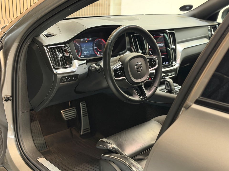 Volvo V60 2,0 T6 ReCharge R-Design aut. AWD 5d