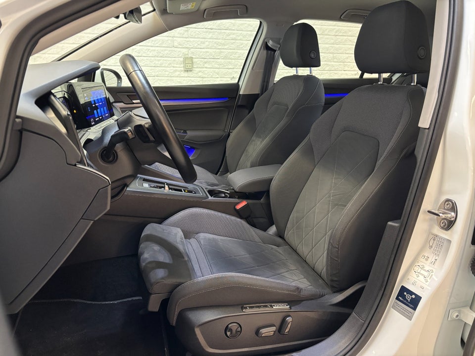 VW Golf VIII 1,5 eTSi 150 1st Edition DSG 5d