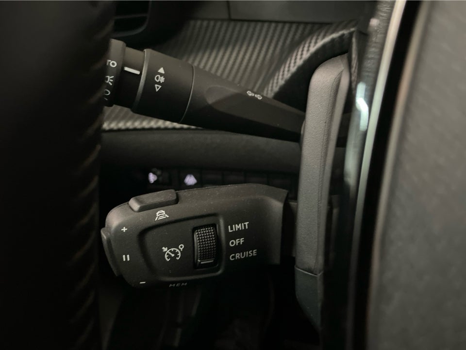 Peugeot 208 1,2 PureTech 100 Black Selection 5d