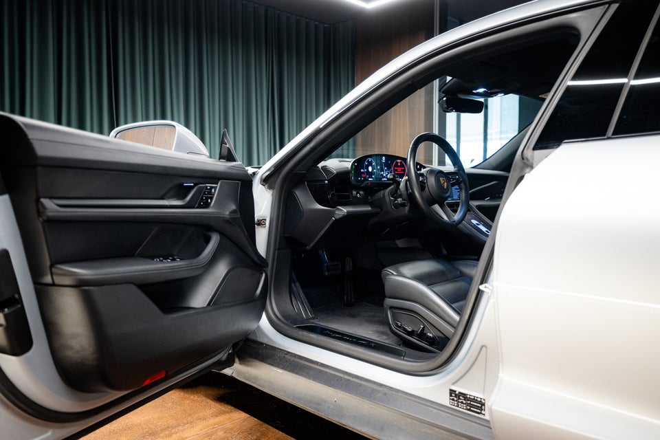Porsche Taycan 4S 4d