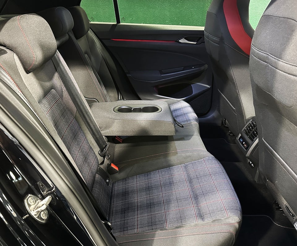 VW Golf VIII 2,0 GTi DSG 5d