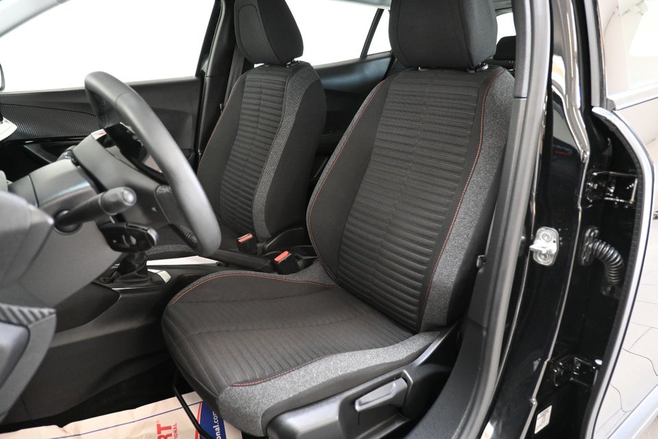 Peugeot 2008 1,2 PureTech 100 Selection 5d
