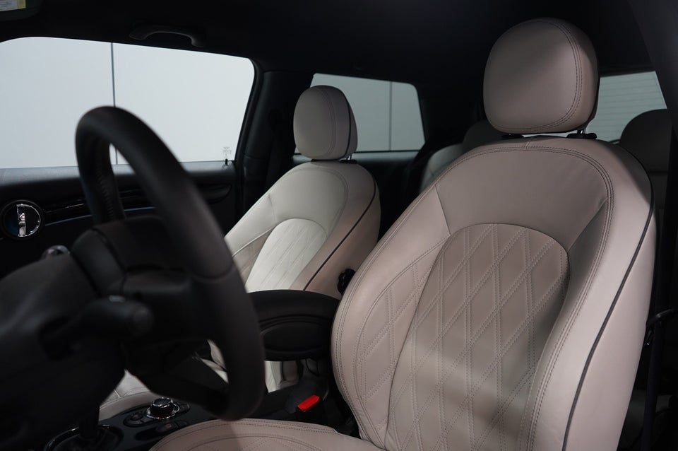 MINI Cooper SE Electric Trim 3d