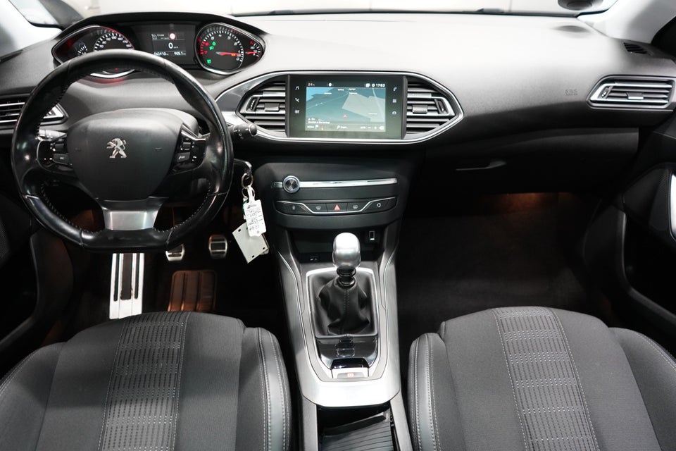 Peugeot 308 1,2 e-THP 130 Allure Sky 5d