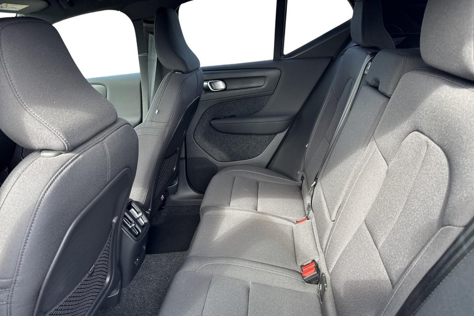 Volvo EX40 Standard Range Plus 5d