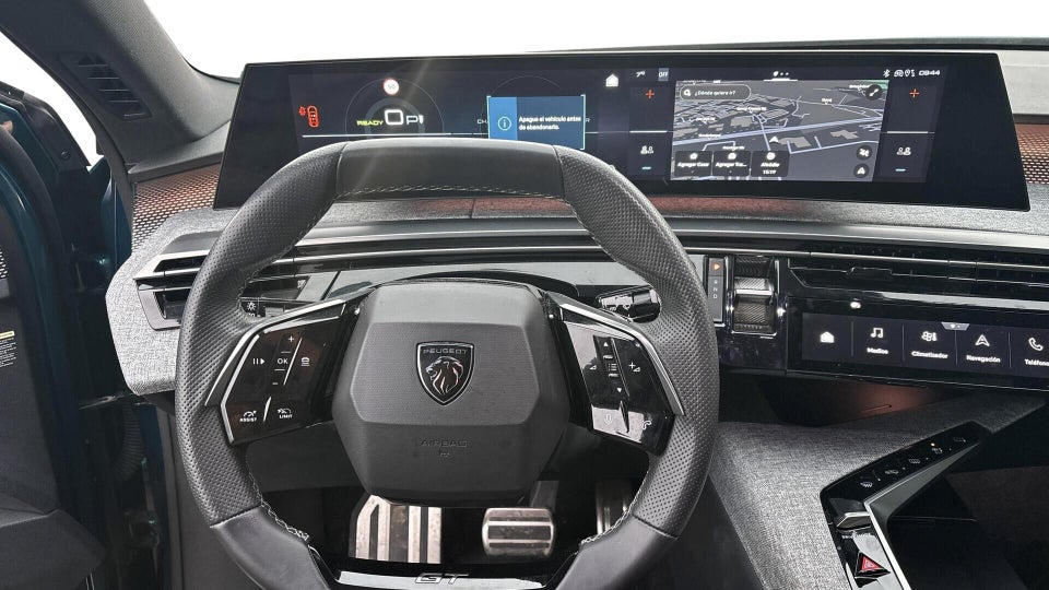 Peugeot e-3008 77 GT Pack 5d