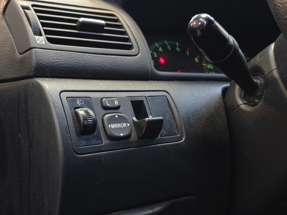 Toyota Corolla 1,6 Terra 5d