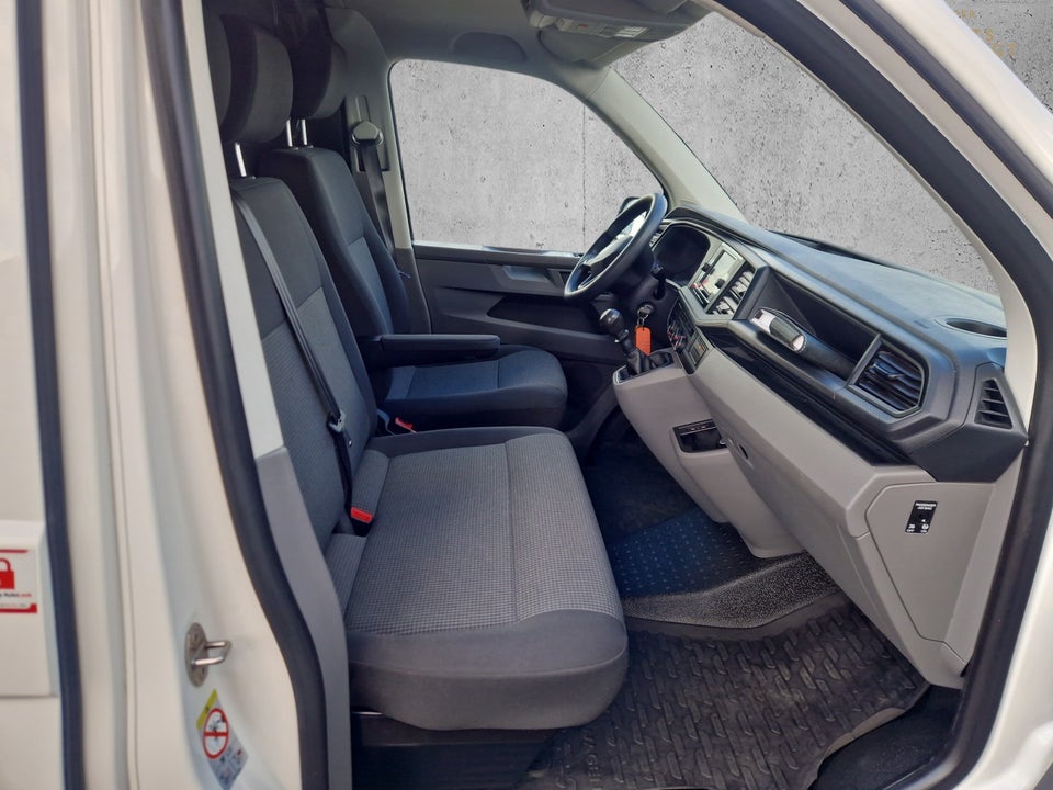 VW Transporter 2,0 TDi 110 Kassevogn lang
