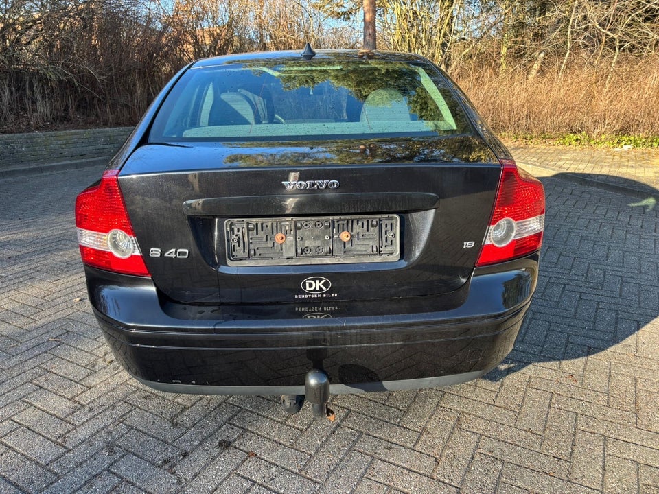 Volvo S40 1,8 Kinetic 4d