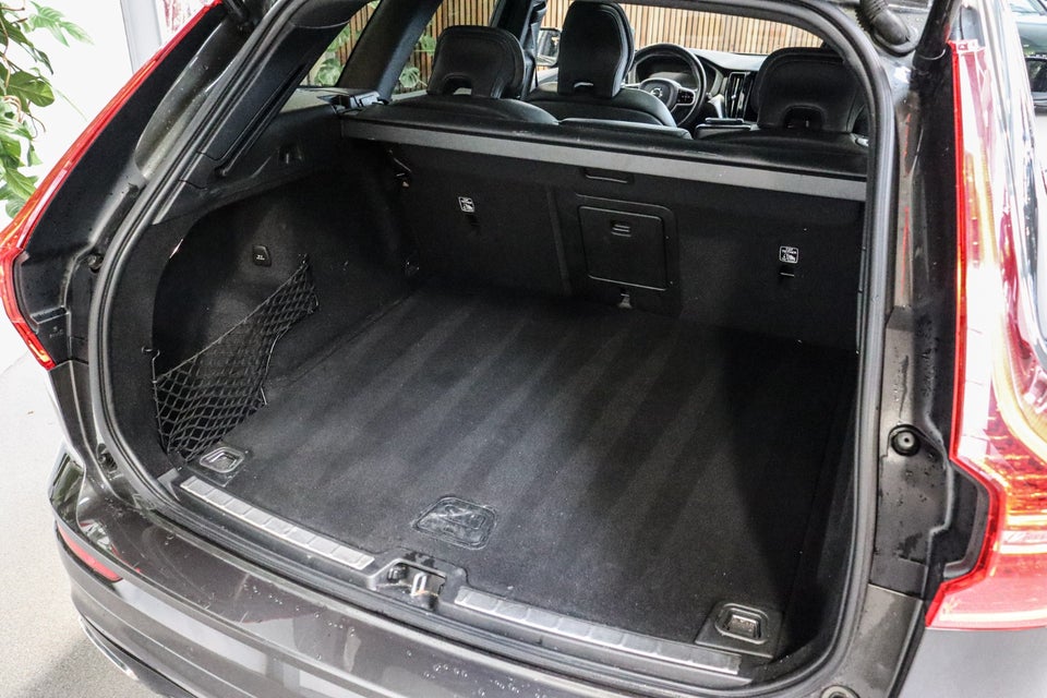 Volvo XC60 2,0 B4 197 R-Design aut. AWD 5d