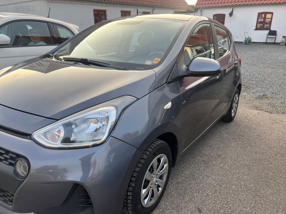 Hyundai i10 1,0 Premium 5d