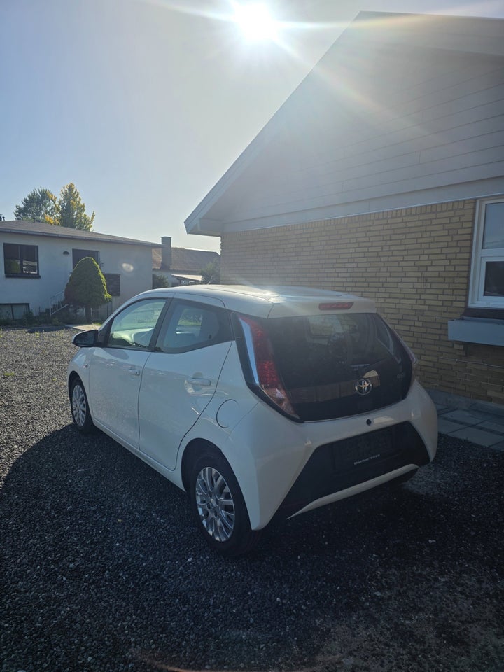 Toyota Aygo 1,0 VVT-i x-play 5d