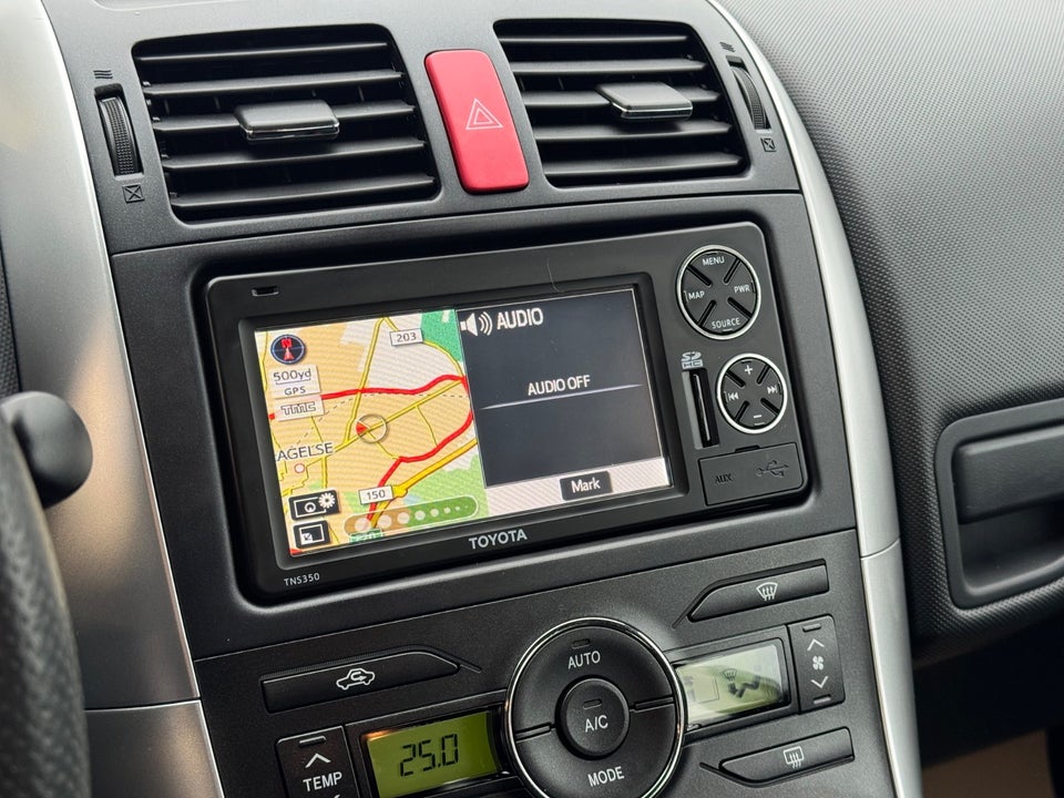 Toyota Auris 1,8 Hybrid 5d