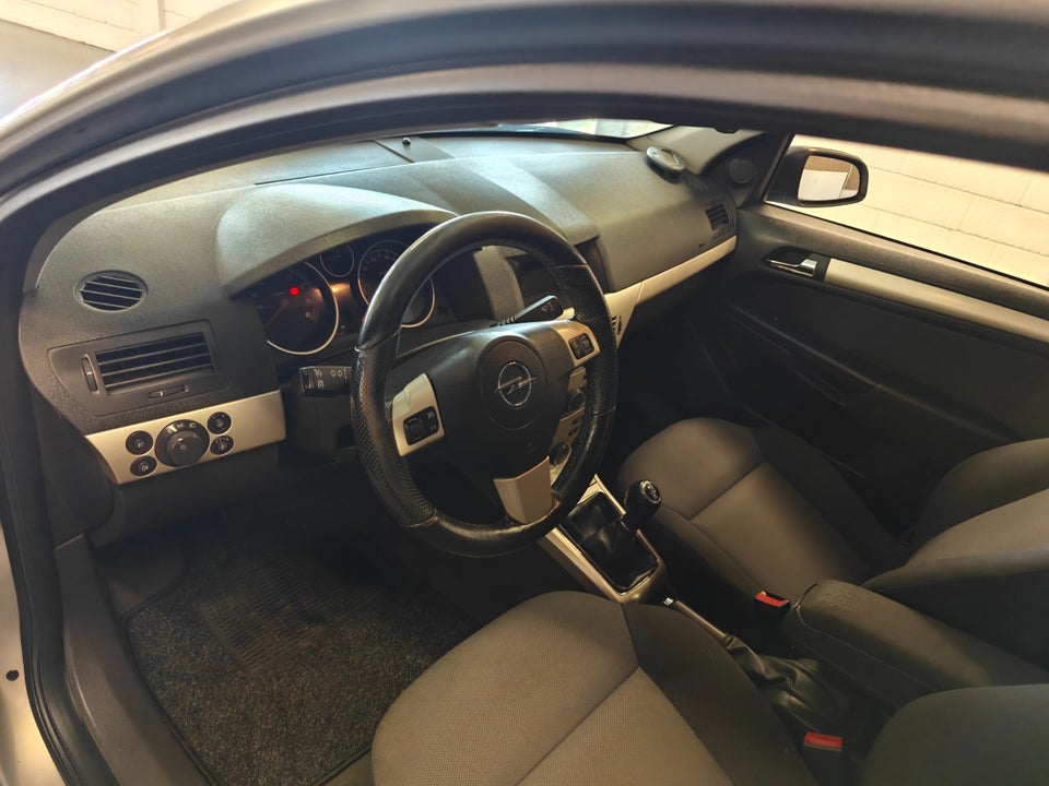 Opel Astra 1,4 16V Enjoy 5d