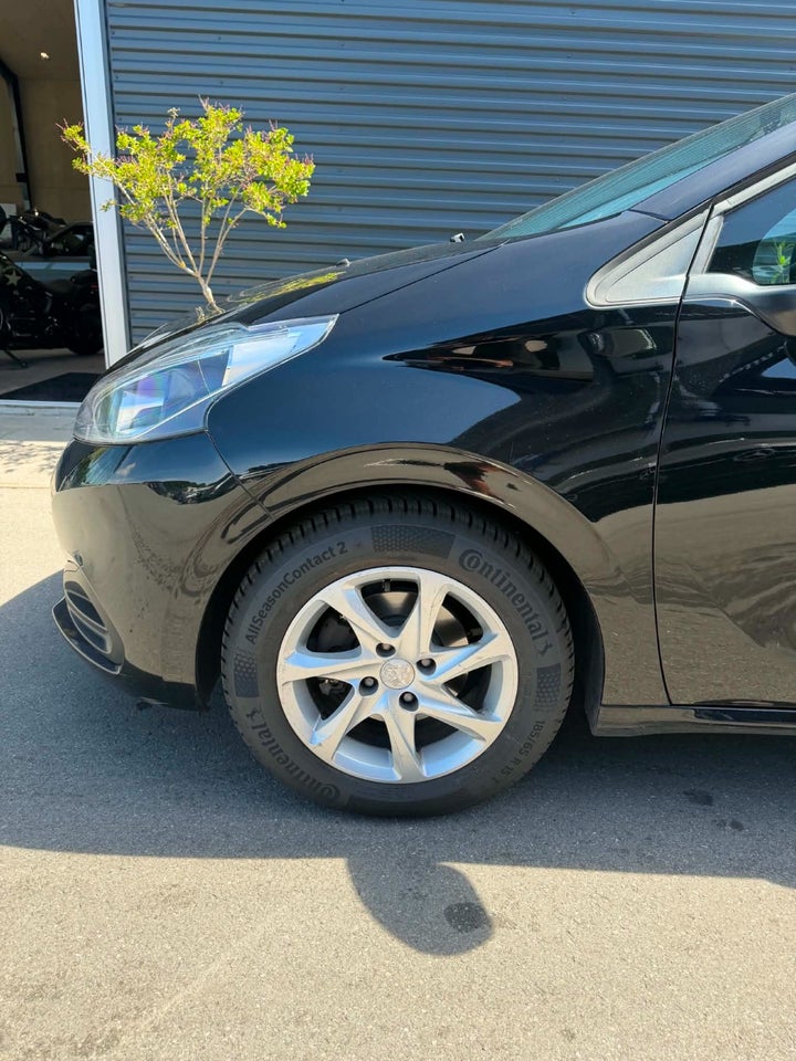 Peugeot 208 1,2 VTi 82 Intense 5d