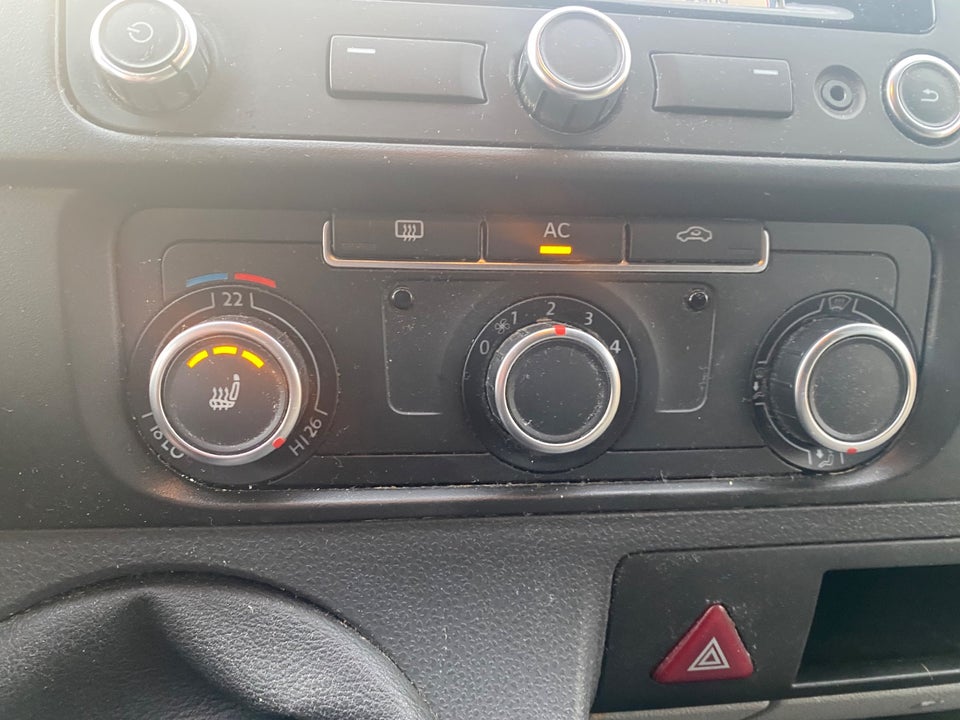 VW Transporter 2,0 TDi 140 Db.Kab m/lad 4d