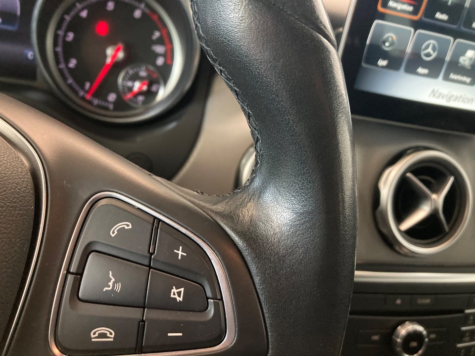 Mercedes GLA200 1,6  5d