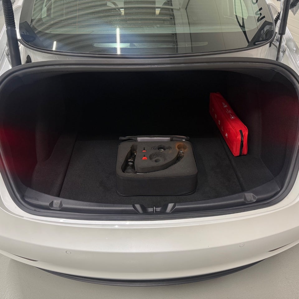 Tesla Model 3 Long Range AWD 4d