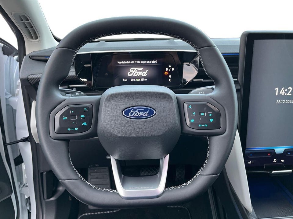 Ford Explorer 82 Premium Extended Range 5d