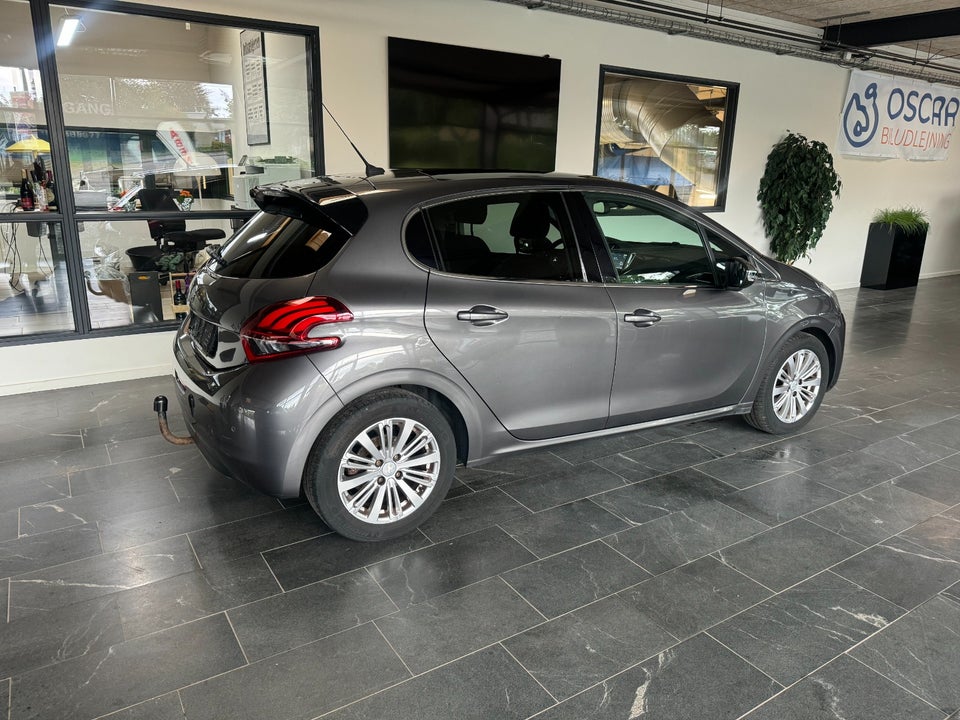 Peugeot 208 1,6 BlueHDi 100 Allure Sky 5d