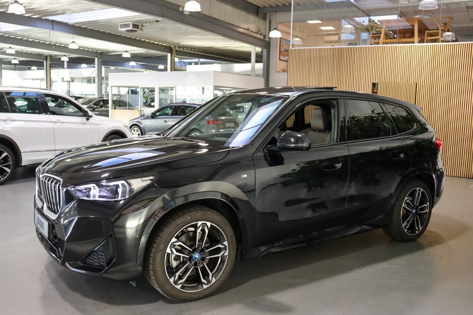 BMW iX1 xDrive30 Fully Charged M-Sport 5d