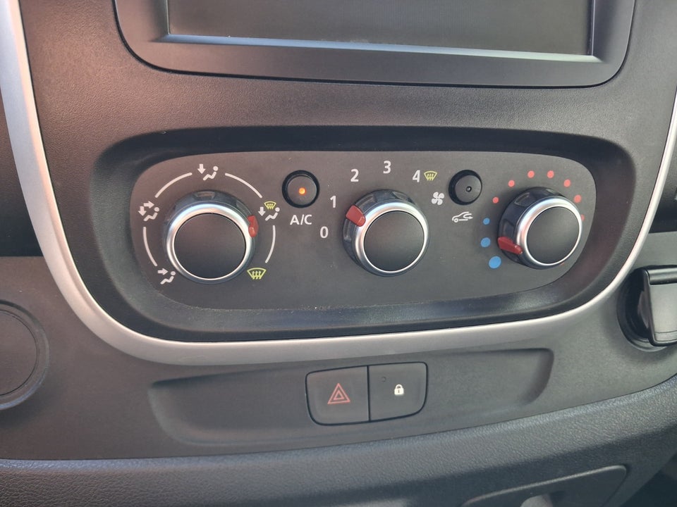 Renault Trafic T29 2,0 dCi 145 L2H2