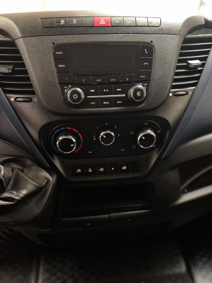 Iveco Daily 2,3 35S14 Alukasse m/lift AG8 2d