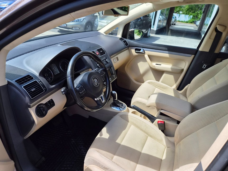 VW Touran 2,0 TDi 140 Comfortline DSG 7prs 5d