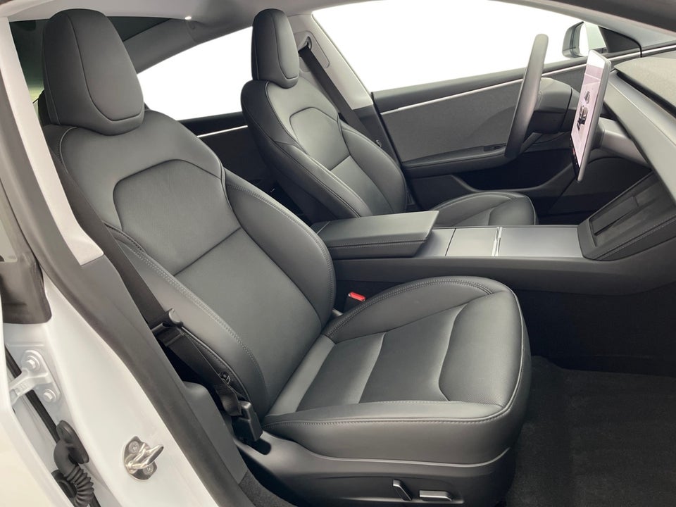 Tesla Model 3 RWD 4d