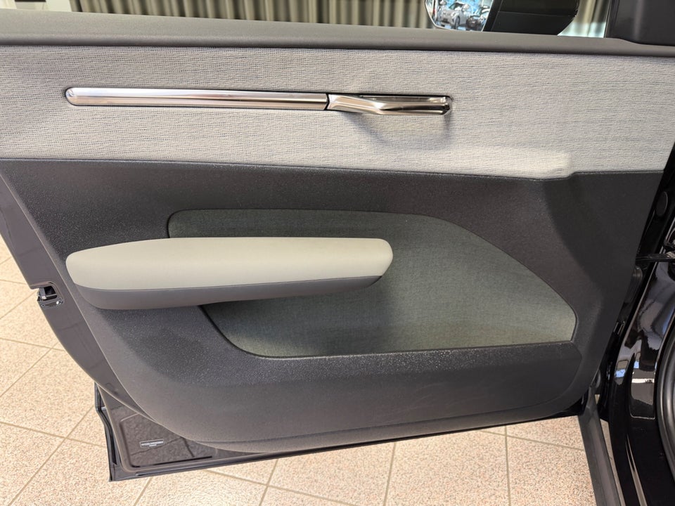 Volvo EX30 Extended Range Plus 5d