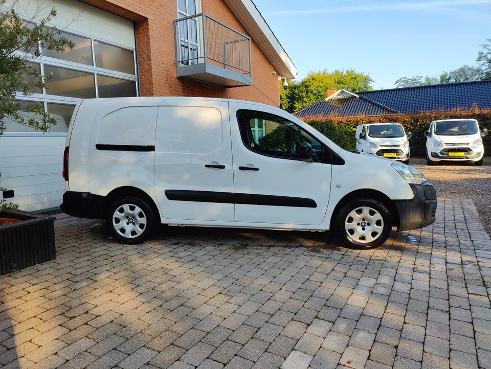 Peugeot Partner 1,6 BlueHDi 100 L2 Flex Van 5d