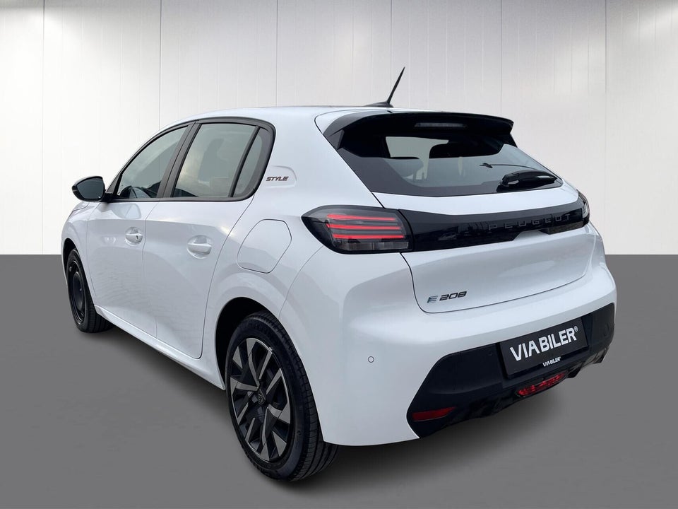 Peugeot e-208 50 GT 5d