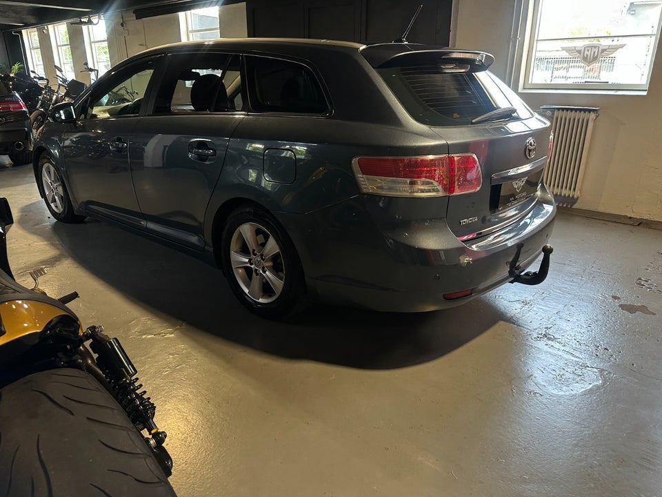 Toyota Avensis 2,0 VVT-i T2 stc. E-CVT 5d