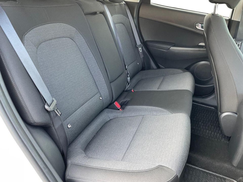 Hyundai Kona 64 EV Essential 5d