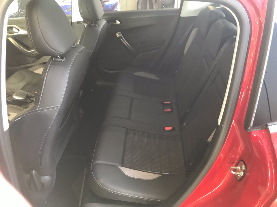 Peugeot 2008 1,2 PureTech 110 Allure+ 5d