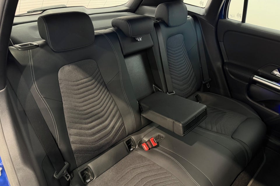 Mercedes EQA300 Progressive 4Matic 5d