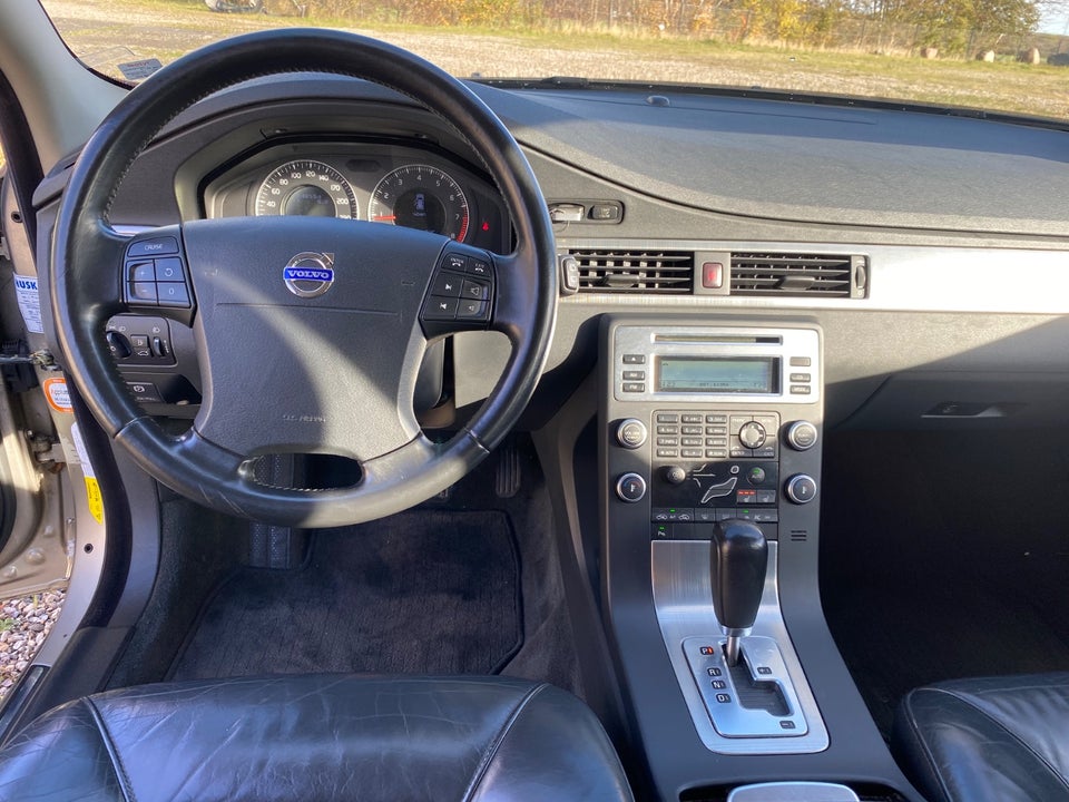 Volvo V70 2,5 T Momentum aut. 5d