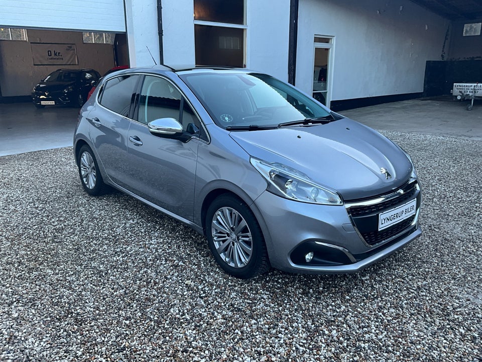 Peugeot 208 1,2 PureTech 82 Selection Sky 5d